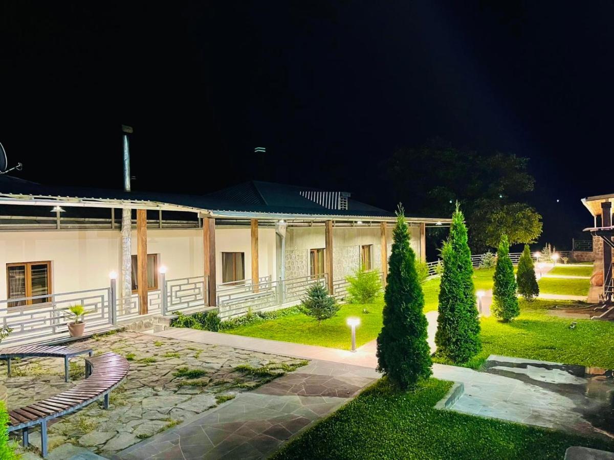 Отель Лара Горис Экстерьер фото