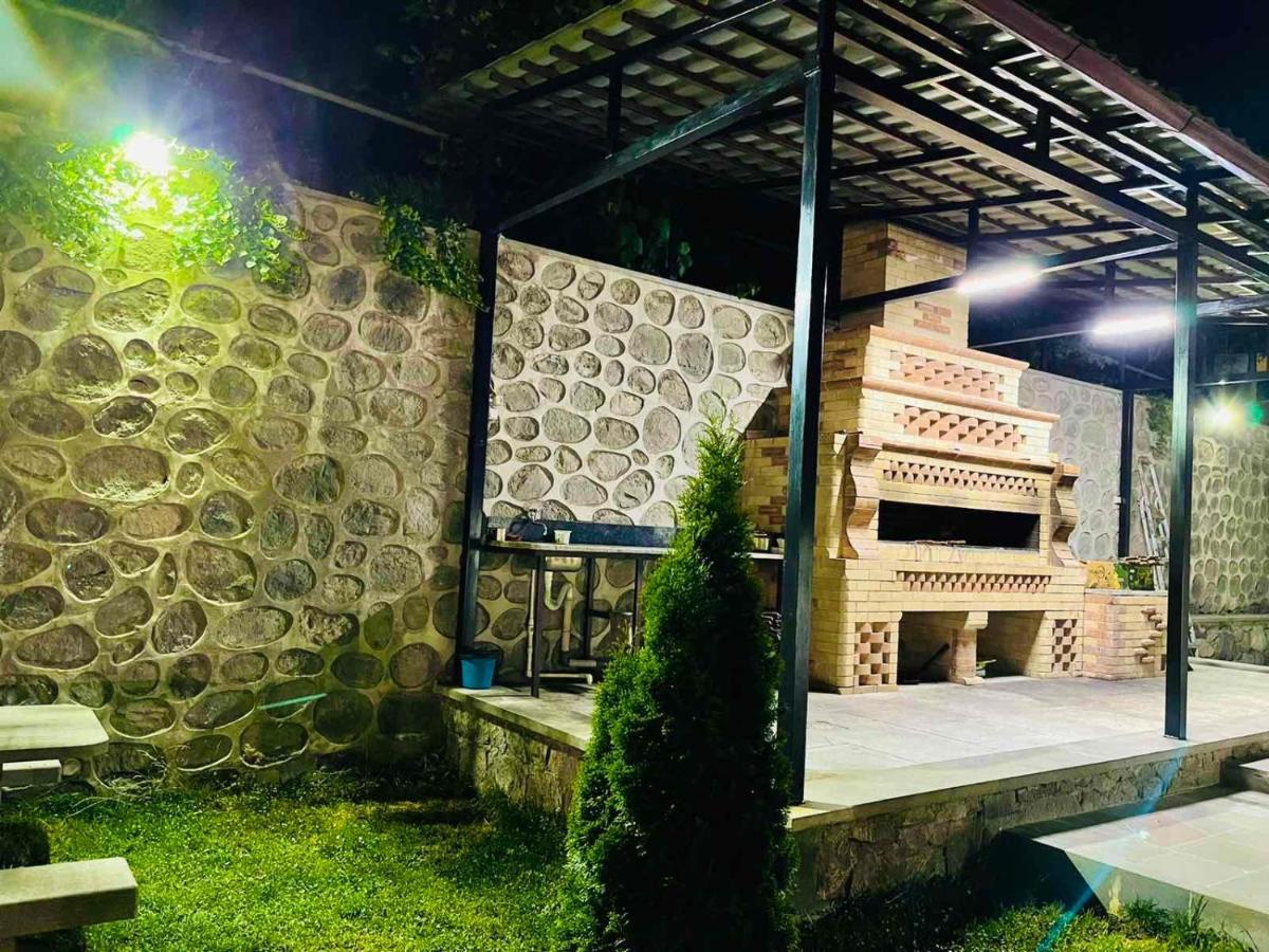 Отель Лара Горис Экстерьер фото